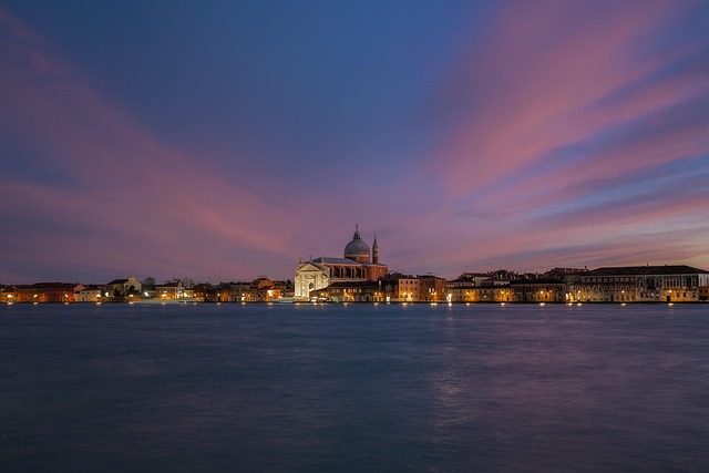 Atlasline travel in Italy for artful streets and long golden meals