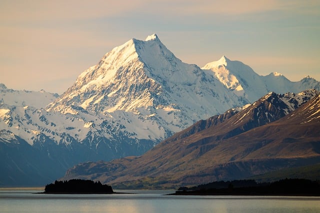 Greenroute travel in New Zealand for lake roads and mountain hush