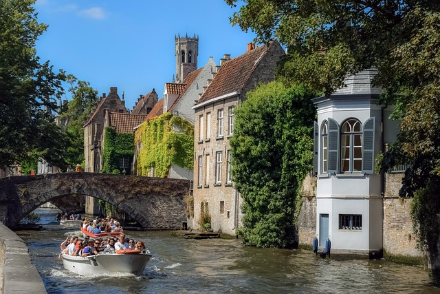 Voyageroute travel through Belgium for old squares and indulgent meals